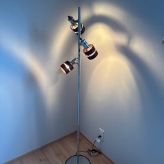 おしゃれなスタンドライトの画像