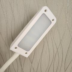 オーム電機 OHM LEDデスクランプ  3段階調光昼白色 ホワイト DS-LS20-Wの画像