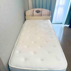 ベッドフレーム/シングル　ベットマットも無料で付けますの画像