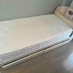 ベッドフレーム/シングル　ベットマットも無料で付けますの画像