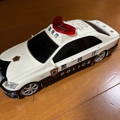 パトカー　おもちゃ　