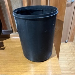 ゴミ箱　差し上げます。