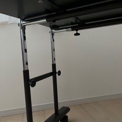 取引中！
ベッド用テーブル　机　食事台 　の画像