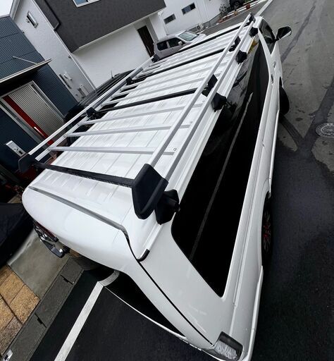トヨタ ハイエース　純正キャリア（鍵付き）