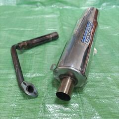 SYM  RV125JP  社外マフラー、ステップカバーのセットの画像