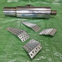 SYM  RV125JP  社外マフラー、ステップカバーのセットの画像