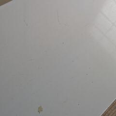 白いテーブルの画像