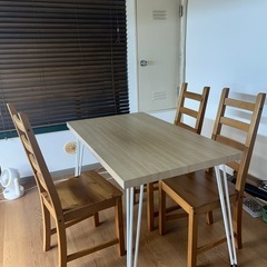ダイニングテーブル　椅子3脚