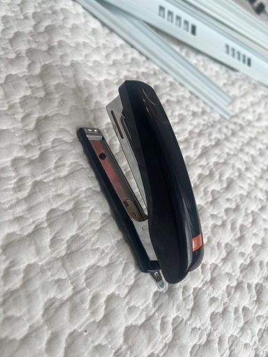 37-65インチ ホッチキス 壁掛けテレビ 壁美人 Lサイズ 21,000円 壁掛けテレビ | Lサイズ(37～65インチ用) / 壁美人.net ホッチキスで壁収納