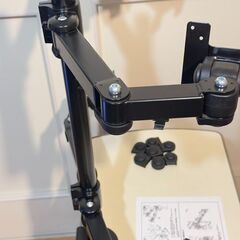 サンコー 16軸式くねくね4モニタアーム MARMGUS12W 4画面対応の画像