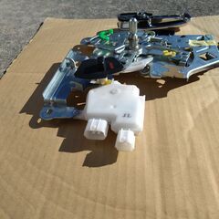 日産 エルグランド TE52 純正 ドアロック アクチュエーター ハンドル レバー 左 リア スライド ドア 助手席側 ワイヤーの画像