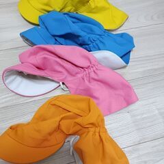 幼稚園　保育園　カラーキャップ　赤白帽　新品同様
