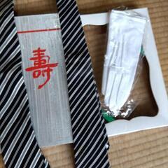 礼服用ネクタイ２本と手袋ですの画像