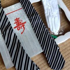 礼服用ネクタイ２本と手袋ですの画像