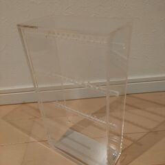 無印良品　アクリルネックレス・ピアススタンド＆トルソー型アクセサリースタンド　2個セット（投稿管理番号：5）の画像