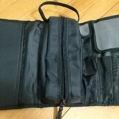 新品未使用 MAX FACTOR 化粧ポーチ ブラックの画像