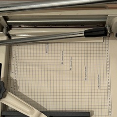 A4用紙までの裁断機　無料の画像