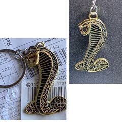 コブラのキーホルダー（新品）ゴールドの画像