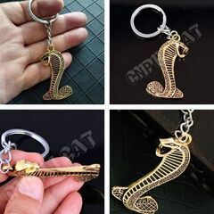 コブラのキーホルダー（新品）ゴールドの画像