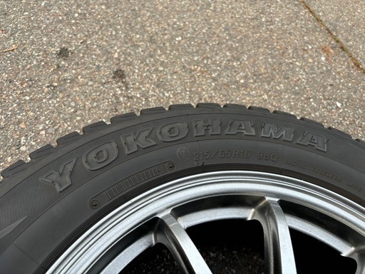 最終値下　ヨコハマタイヤ　スタッドレス　215/65/r16