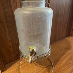未使用品　ガラス製ドリンクサーバー　スタンド付きの画像