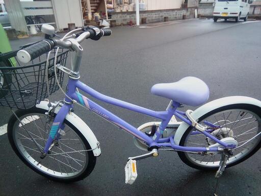 20インチ　パープル　女の子自転車.　変速　LEDライト.