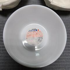 白い小鉢3つ