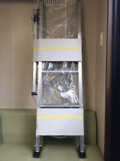 【新品・未使用品/宅急便】 ALINCO/アルインコ　トラック昇降はしご　TRH-1300T　設置高さ1.18m～1.34m　長さ1,430㎜×幅500㎜×高さ140㎜