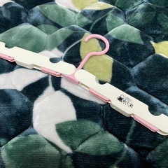 折りたたみハンガー　ピンク/白