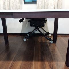 ダイニングテーブルの画像