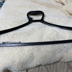 プラスチックハンガー　黒  計6本の画像