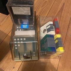 古いパソコン関係のスピーカー　フロッピー　コード　配線　90年代　ヴィンテージ　電子機器の画像
