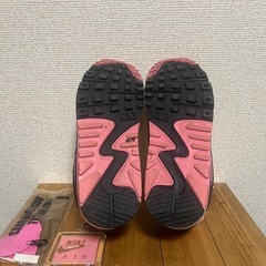 ナイキ ウィメンズ エアマックス90 ピンクの画像