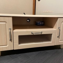 テレビ台。引き出し付き。上の段にはDVDの録画機入ります。の画像