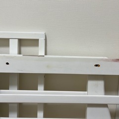 木製ベビーベッドの画像