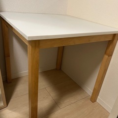 ダイニングテーブル
