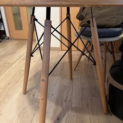 ダイニングテーブルの画像