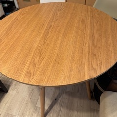 ダイニングテーブルの画像