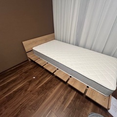 LOWYAのすのこベッドシングル+ニトリのマットレスの画像