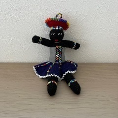 アフリカ　フェルトとビーズの人形