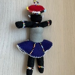 アフリカ　フェルトとビーズの人形の画像