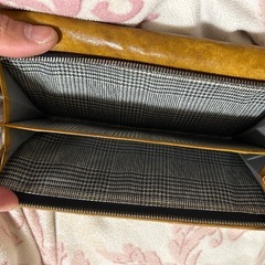 びっみょーにびひん🤢タケオキクチ革財布‼️🤣の画像