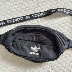 adidas ボディバッグ