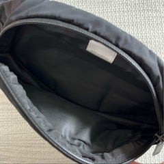 adidas ボディバッグの画像