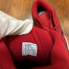 新品未使用　VANS ハイカットスニーカー レッドの画像