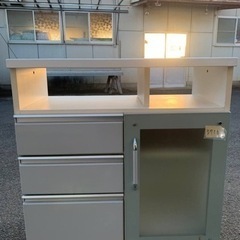 キッチンカウンター　食器棚
