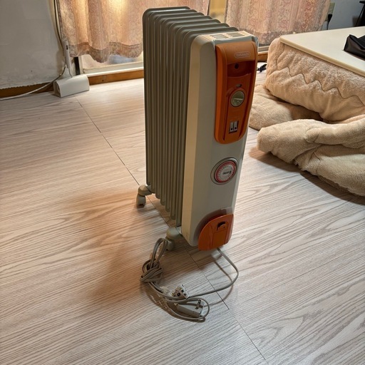 最終値下げ　2/6廃棄予定　デロンギ：オイルヒーター /H770812EFSN-OR