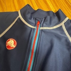 CROCS ネイビー ラッシュガード 100cmの画像