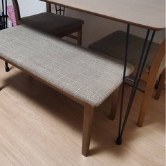 ダイニングテーブルセット　机1点と椅子3点の4点セット
の画像