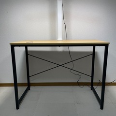 机とライトの画像